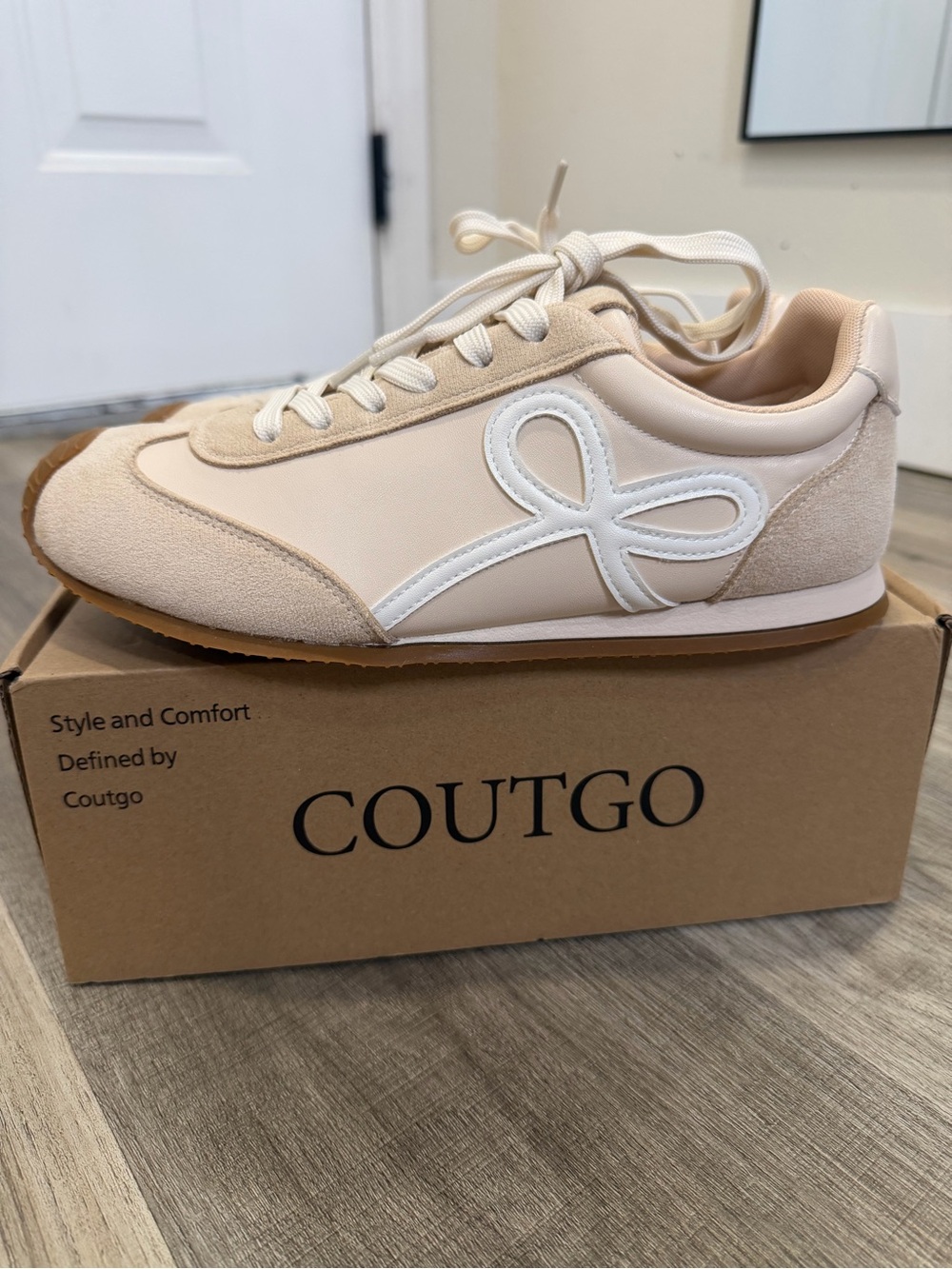 Coutgo Women's Cream Lace-Up Casual Sneakers